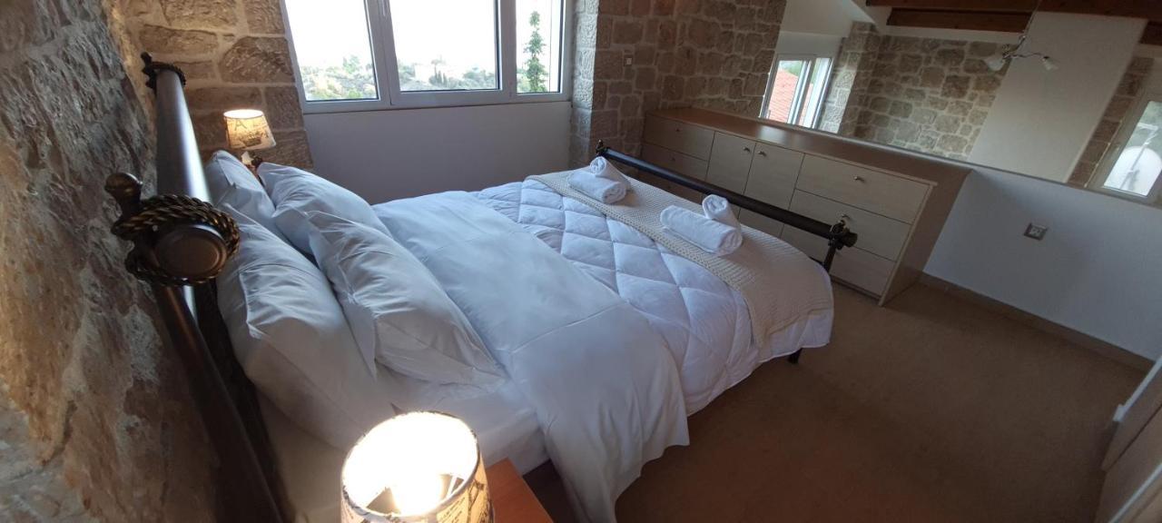 Villa Πέτρα, Ελιά Και Λεβάντα Tolón Esterno foto